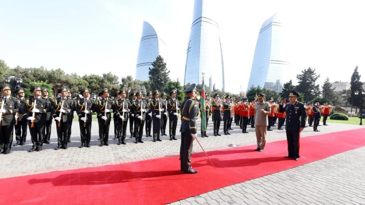 Azeri President stresses joint military training with Pakistan