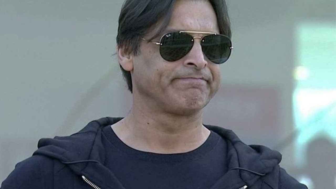Shoaib Akhtar to undergo total knee replacement surgery