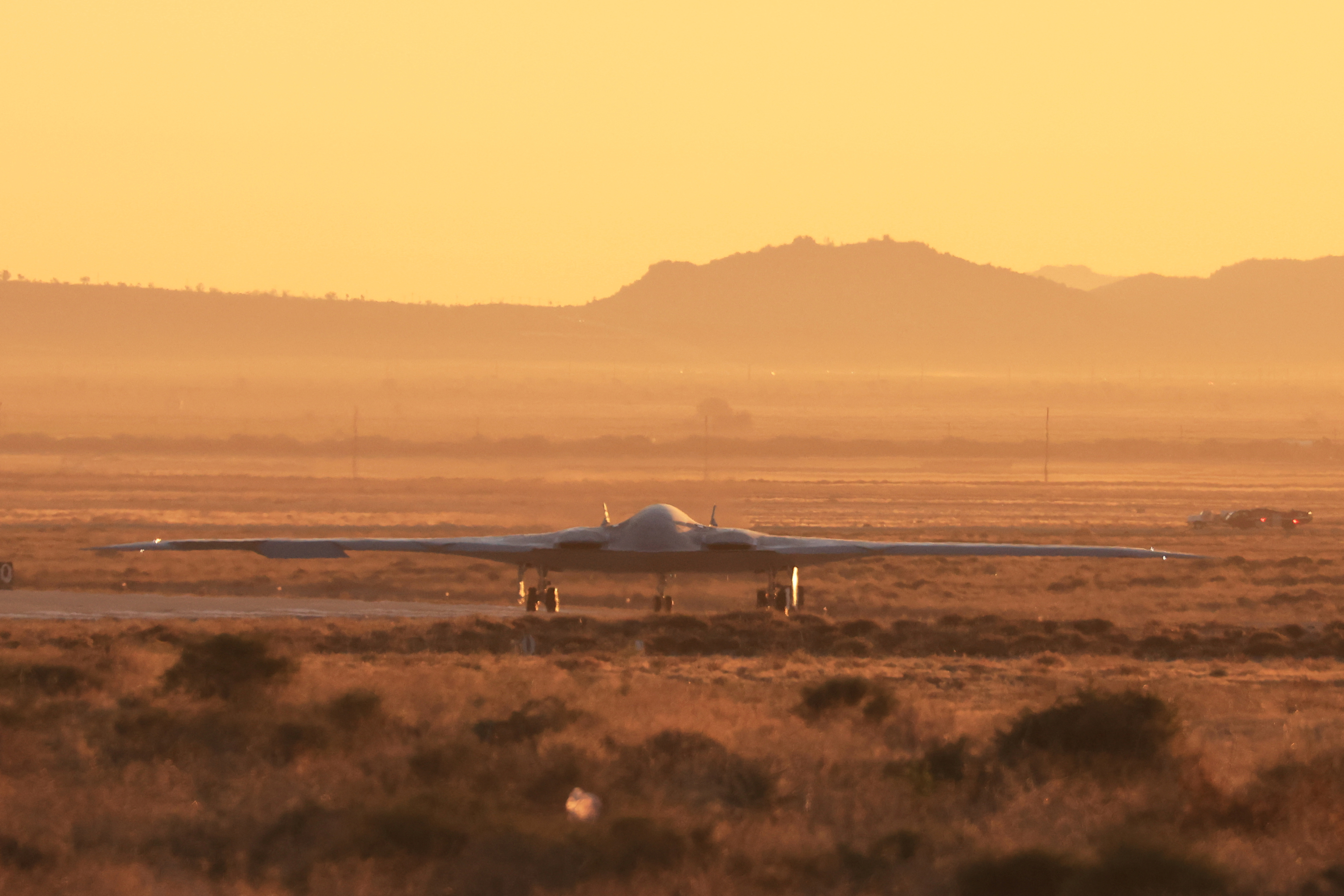 US Air Force's new B-21 Raider "flying wing" bomber takes first flight - Vimarsana News