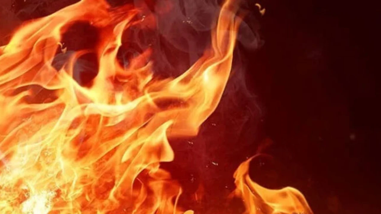 One killed as fire erupts in an apartment in Lahore