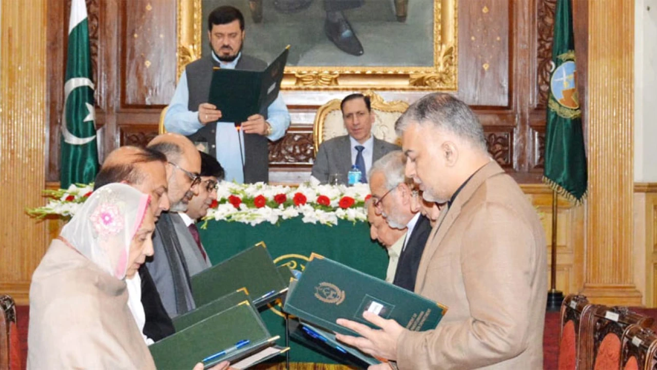 Nine-member caretaker cabinet of KP takes oath