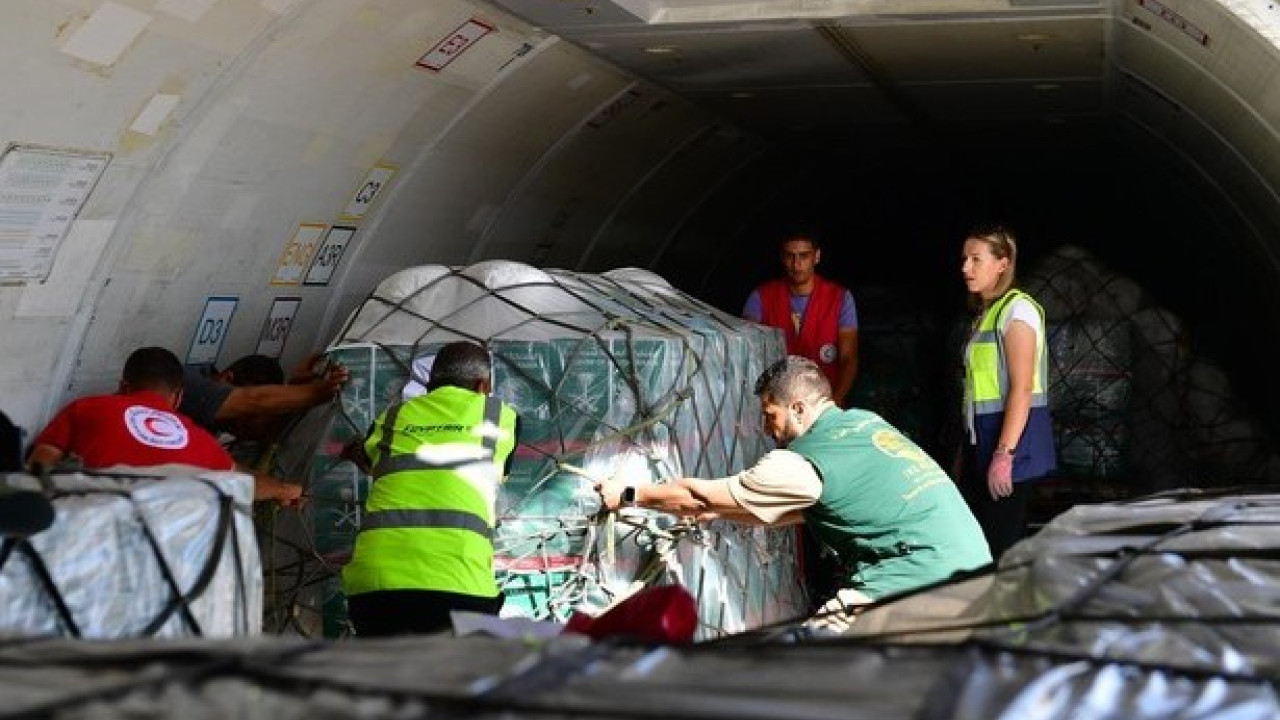سعودی عرب سے چھٹا طیارہ غزہ کے لئے امدادی سامان لے کر مصرپہنچ گیا