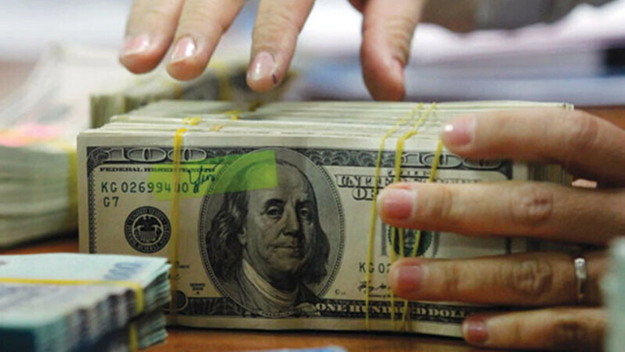 Value of US dollar falls in Pakistan soon after IMF deal