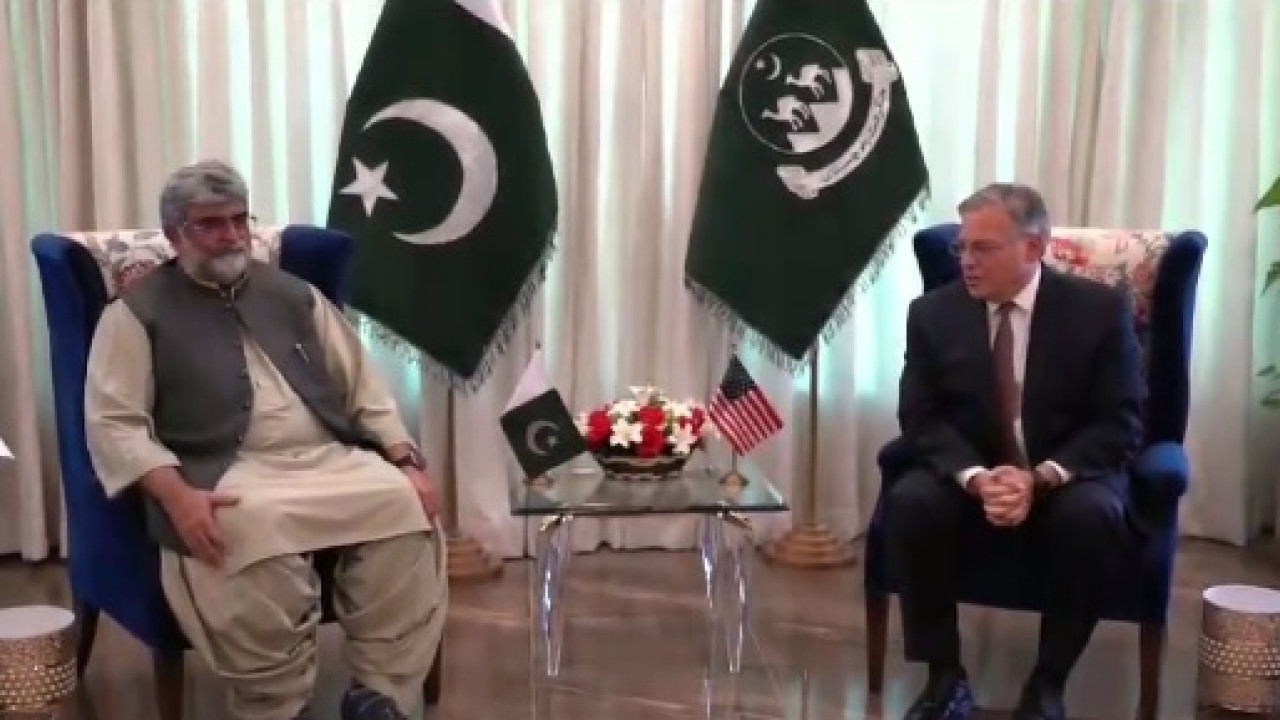 امریکی سفیر ڈونلڈ بلوم کی نگران وزیرا علیٰ بلوچستان میر علی مردان سے ملاقات
