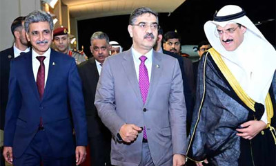 نگران وزیراعظم انوارالحق کاکڑ مختصر دورے پر کویت پہنچ گئے، پرتپاک استقبال