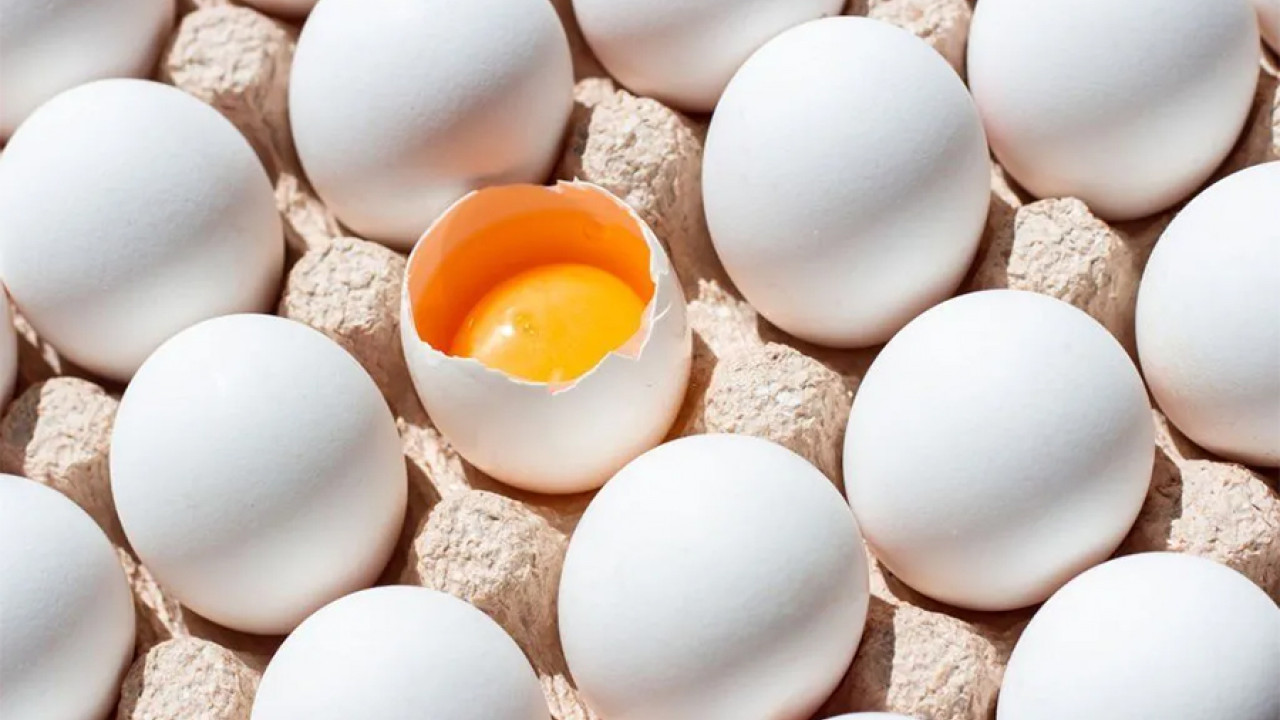 سردی آتے ہی مرغی کے  انڈوں کی قیمت میں مزید اضافہ