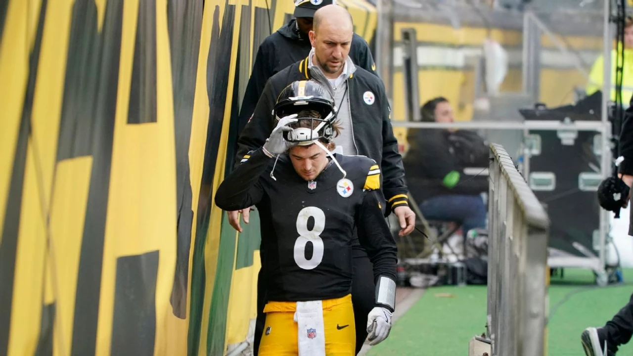 Steelers' Pickett leaves game with ankle injury