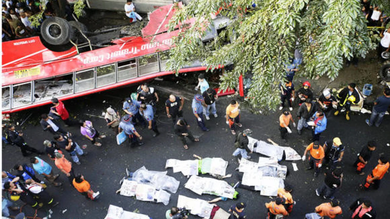 17 killed, 12 injured as bus falls into ditch in Philippines