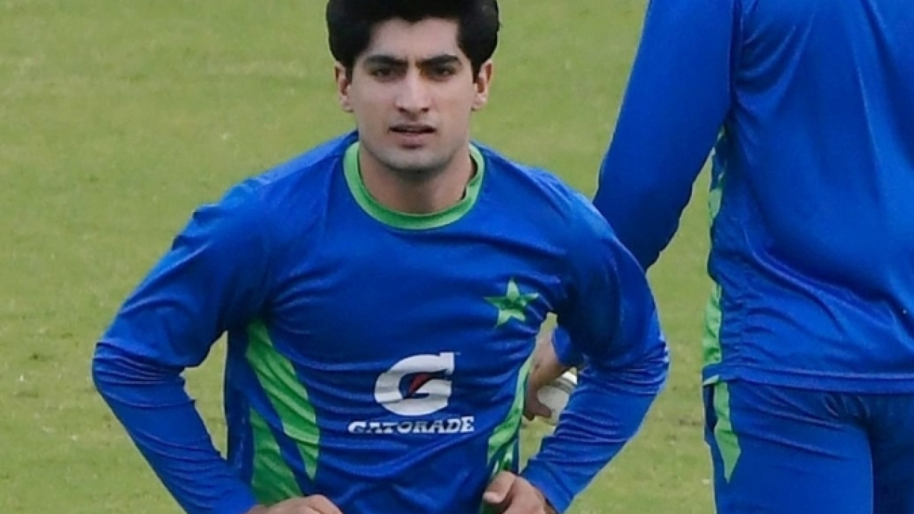 پاکستان کرکٹ ٹیم کے فاسٹ بولر نسیم شاہ  کا صحت یابی کے بعدجزوی بولنگ کا آغاز