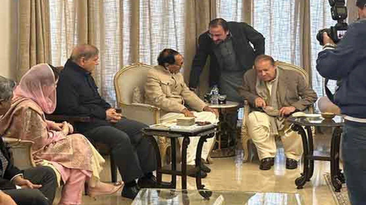 Nawaz Sharif meets Shujaat Hussain after 15 years