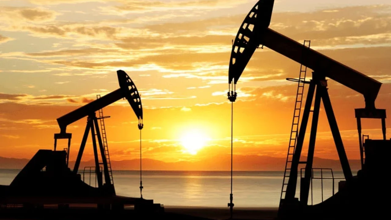 Prices of crude oil, gas fall in global market