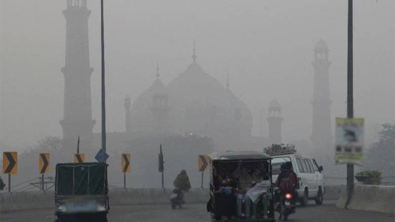 لاہور کا فضائی معیار آج بھی سموگ کی وجہ سے مضر صحت
