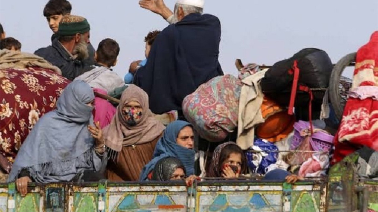 غیر قانونی مقیم افغان باشندوں کی وطن واپسی، مزید 2 ہزار 473 افراد وطن واپس روانہ