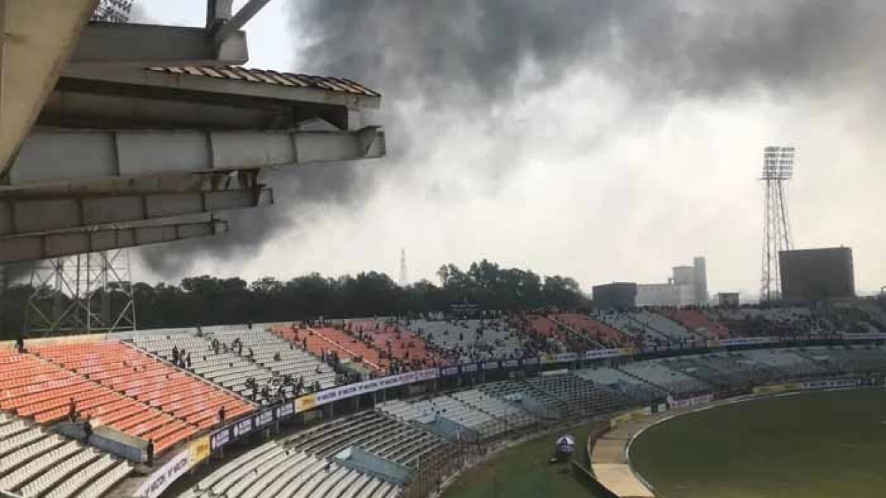 Massive fire erupts near stadium during Pak-Ban test match  