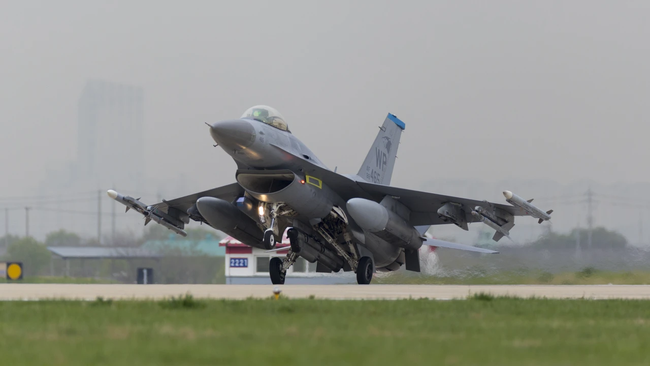 US F-16 plane crashes in S. Korea
