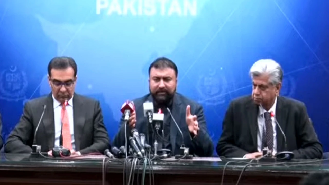 Sarfraz Bugti vows to take firm action against hoarders of fertilizer
