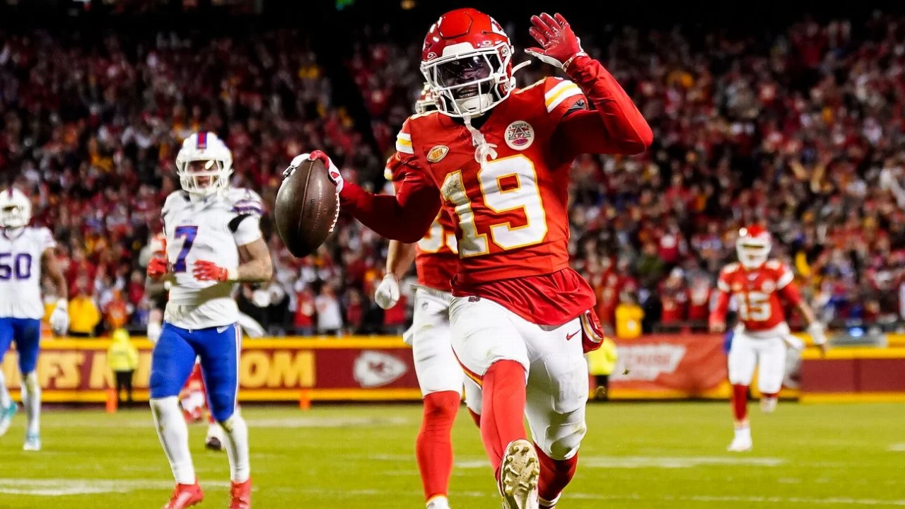 Reid: Chiefs won't give up on Toney after gaffe