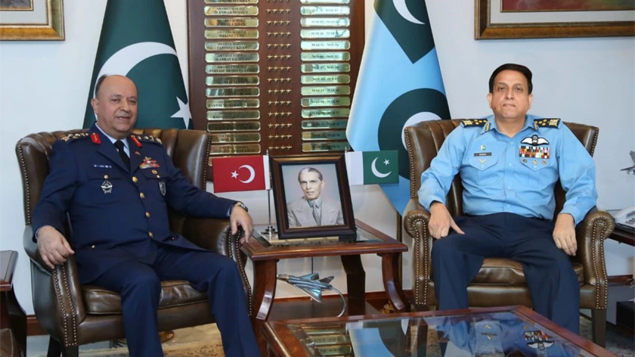 Pakistan, Turkey vow to boost collaboration in aviation industry