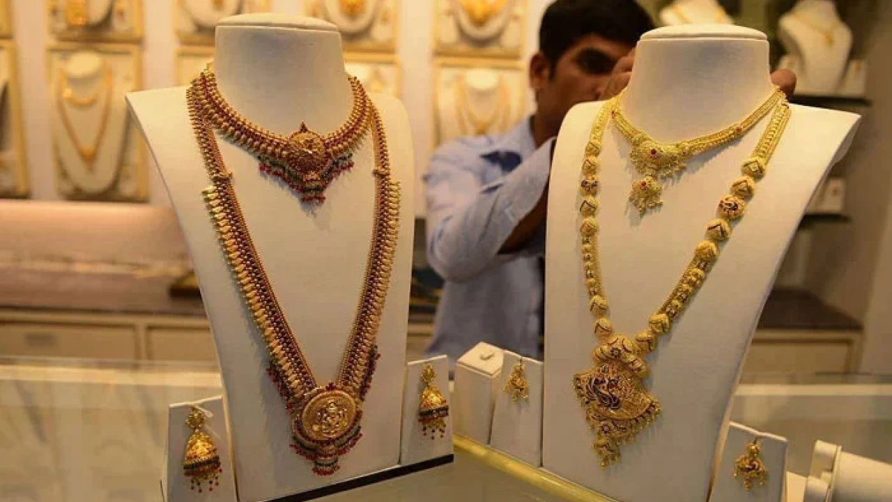 Gold price increases after two days of decline