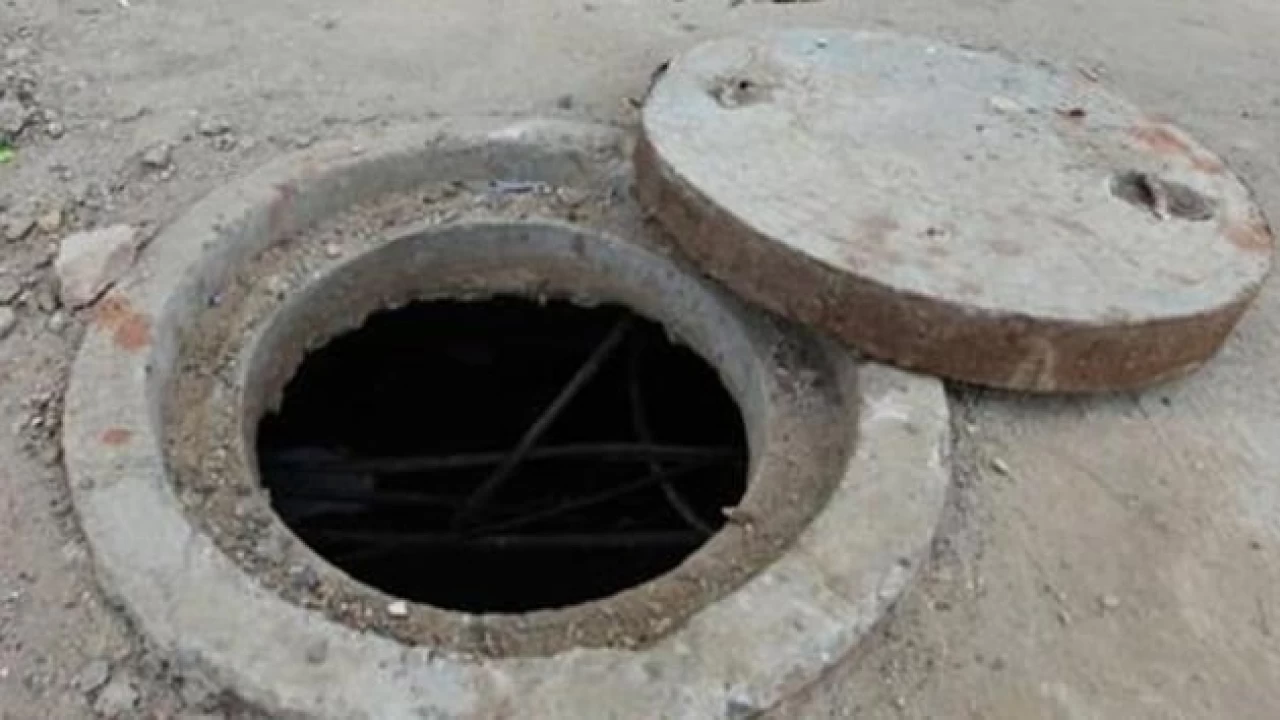 One dead as three people fall into an open manhole