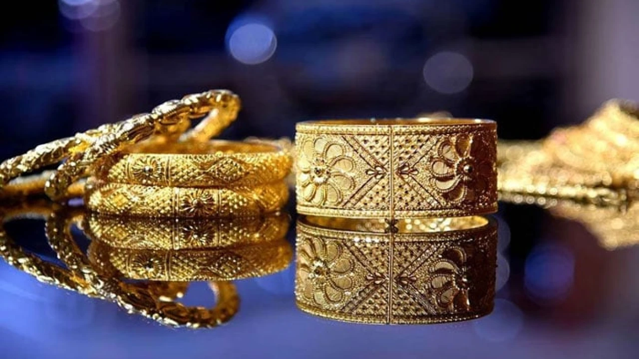 Gold price increases by Rs2,200 per tola in Pakistan