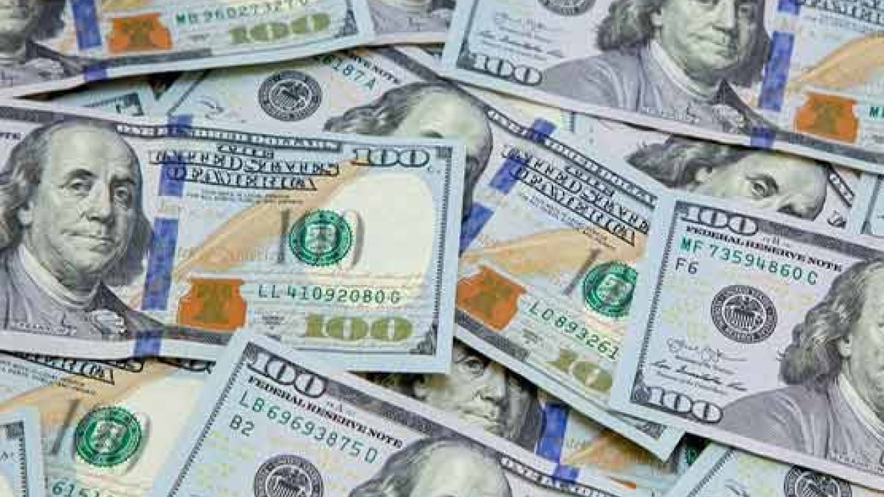 انٹربینک مارکیٹ میں ڈالر 176 روپے کی سطح سے تجاوز کر گیا