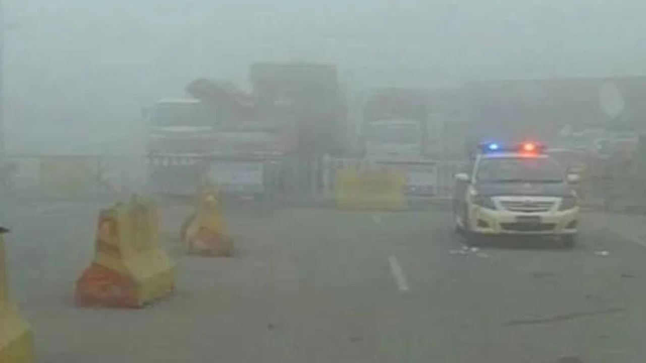 Fog: Motorways closed in different parts of country