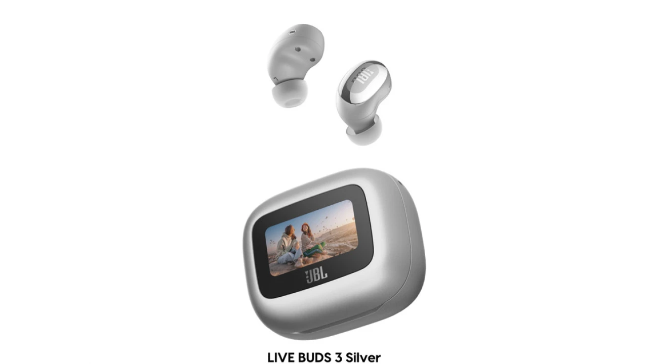 You can ignore your phone with the JBL Live 3 earbuds’ touchscreen smart case