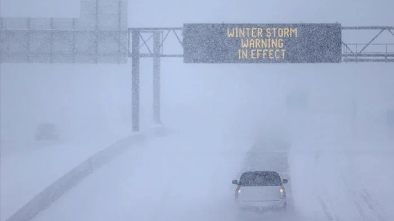 Blizzard in 12 eastern states of US