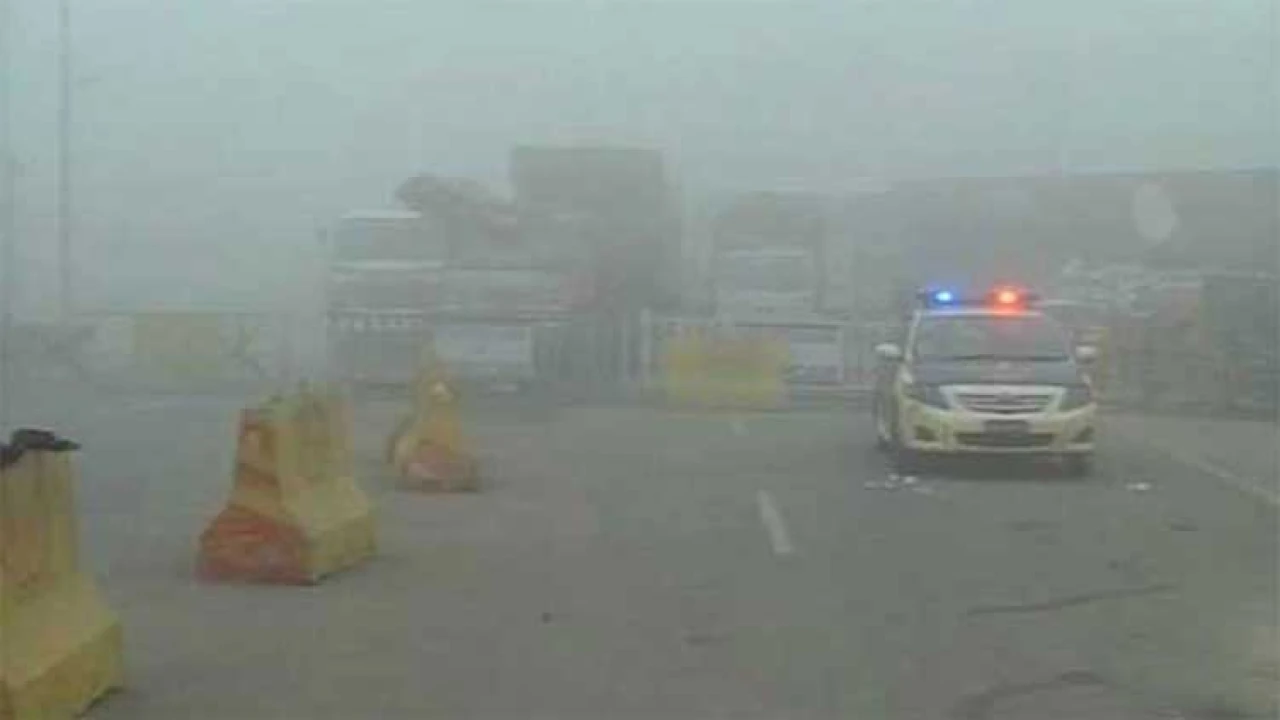 Dense fog disrupts traffic, motorways closed for safety