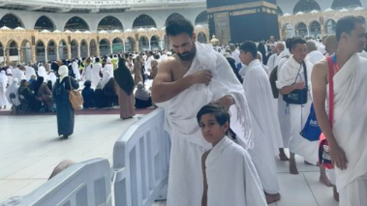 Irfan Pathan completes Umrah with son