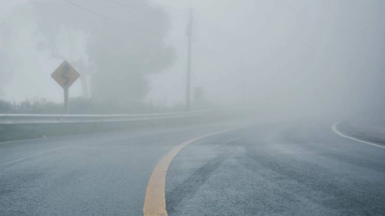 Dense fog to engulf plains of Punjab, KP, upper Sindh for two days:PMD