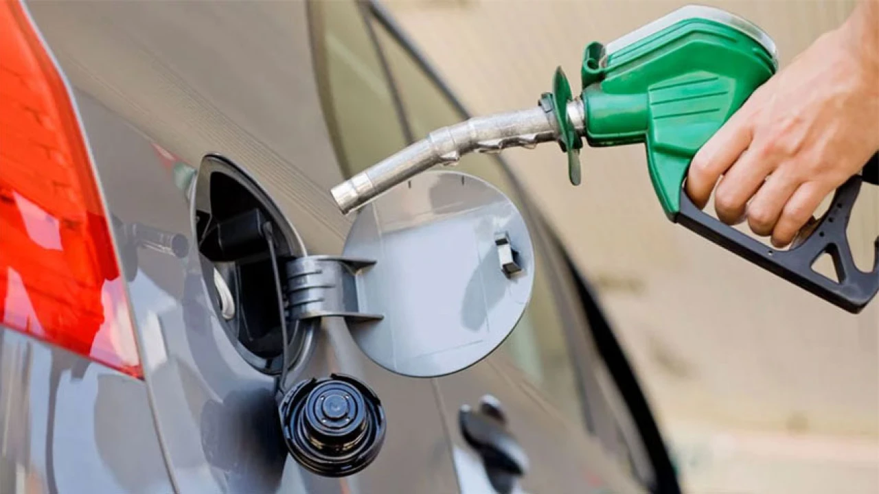 Petrol price reduces by Rs8 per liter