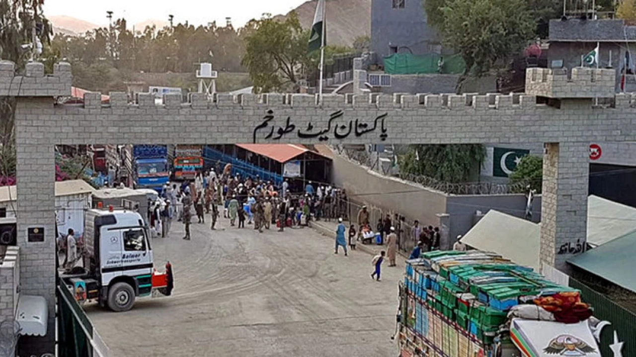 Govt makes visa compulsory for Afghan drivers at Torkham