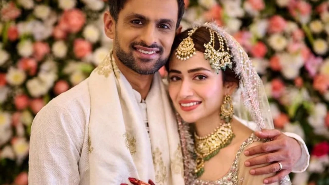 Shoaib Malik ties knot with Sana Javed