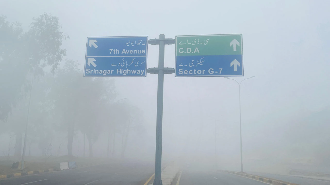 Fog paralyzes Rawalpindi, Islamabad, Disrupts flights, trains daily life