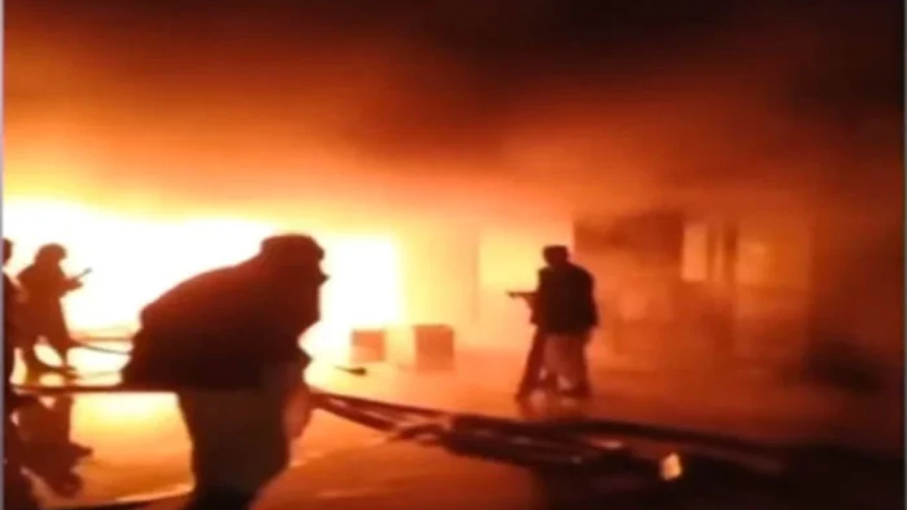 Fires breaks out in Peshawar shopping center, goods worth millions destroyed