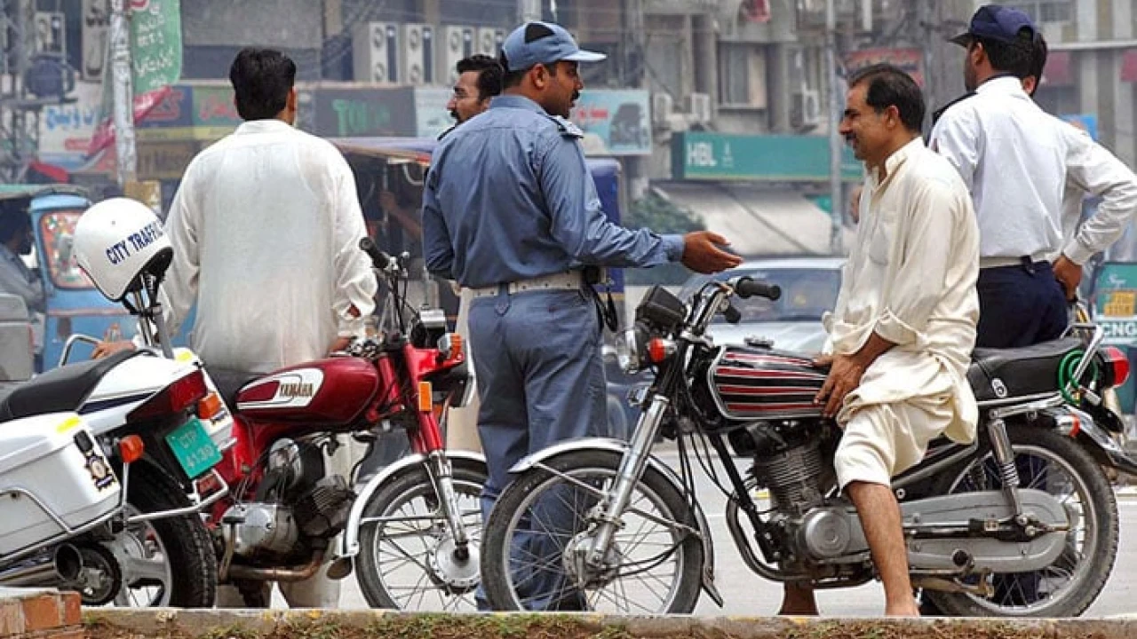 Lahore Police announces not to issue challan on ID till February 8