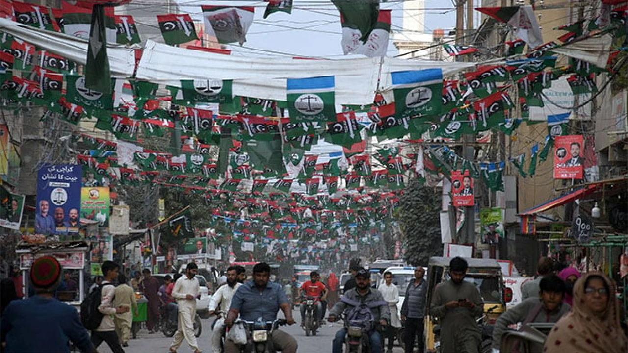 Time to run election campaigns ends in Pakistan