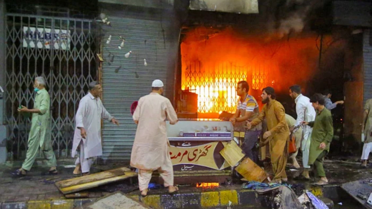 Fire in Rawalpindi burns eight shops