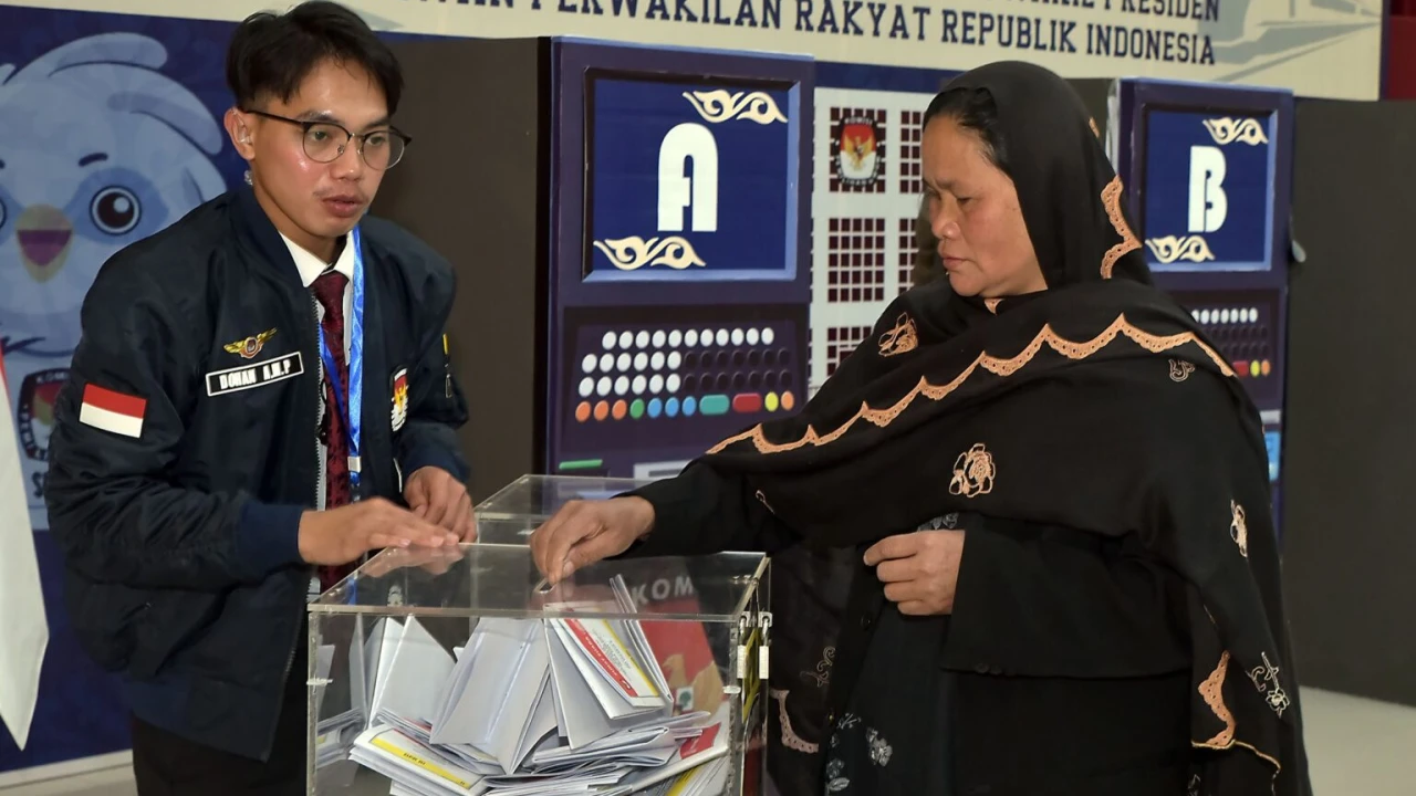 Indonesian Embassy facilitates nationals at early voting event