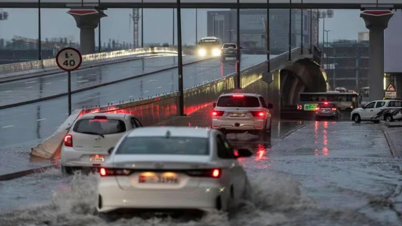 Heavy rain in Dubai, Abu Dhabi, safety alert issued
