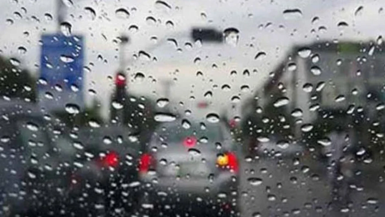 Light rain, drizzle for two days in Karachi