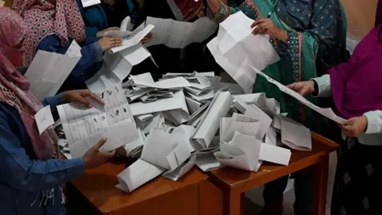 ECP orders to halt recount in PB-21