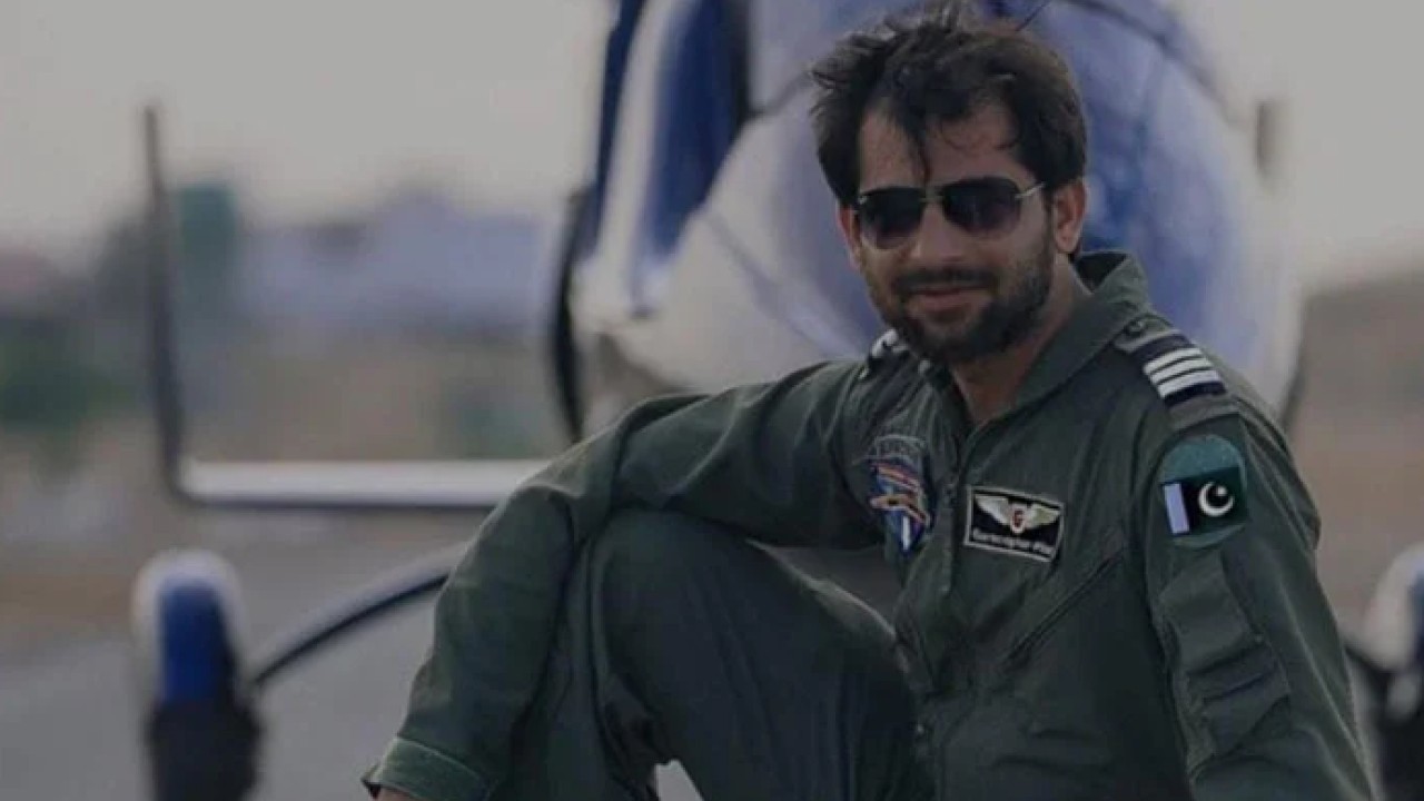 "جیرو کاپٹر" گر کر تباہ ہونے سے انسٹرکٹر پائلٹ قاضی اجمل جاں بحق