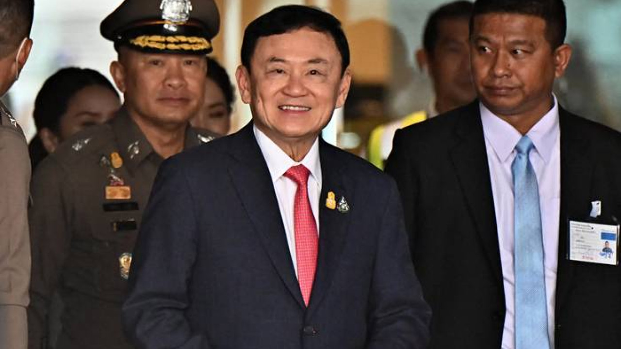 تھائی لینڈ کے سزا یافتہ سابق وزیر اعظم جیل سے پیرول پر رہا