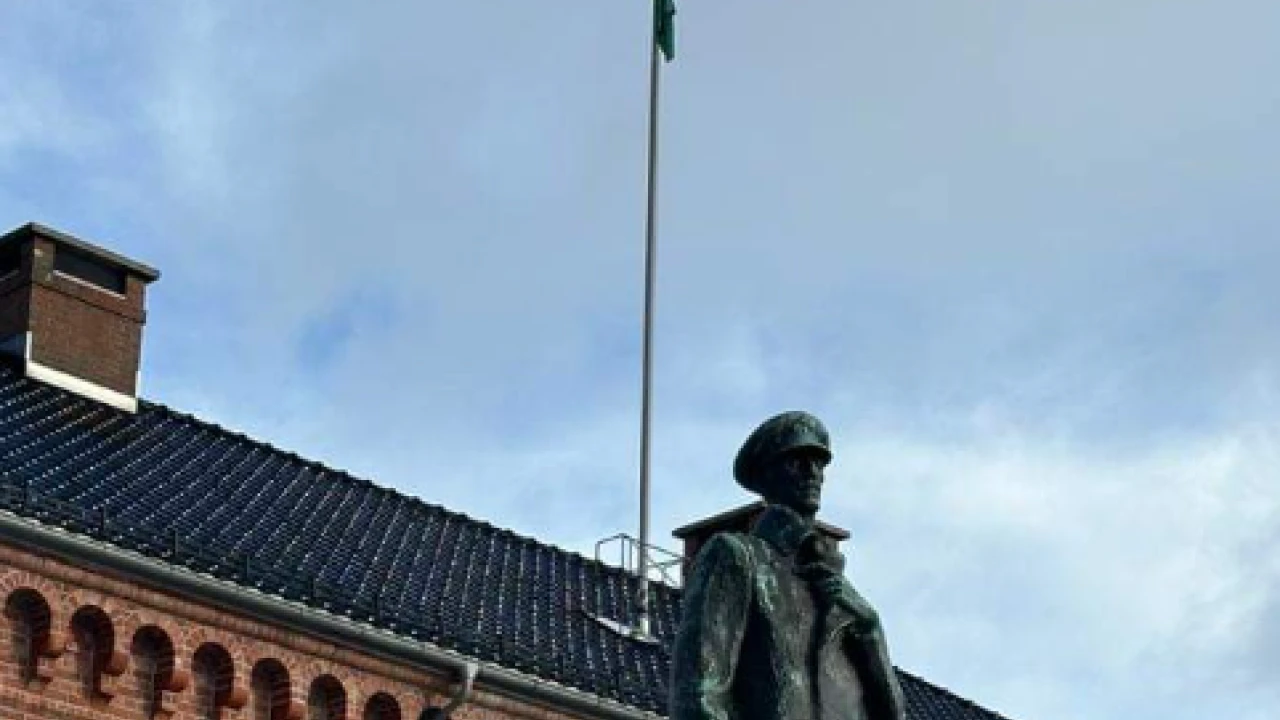 Pakistan’s flag hoisted on City Hall Kristiansand
