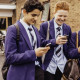برطانیہ کا سکولوں میں موبائل فون استعمال کرنے پر پابندی کا اعلان