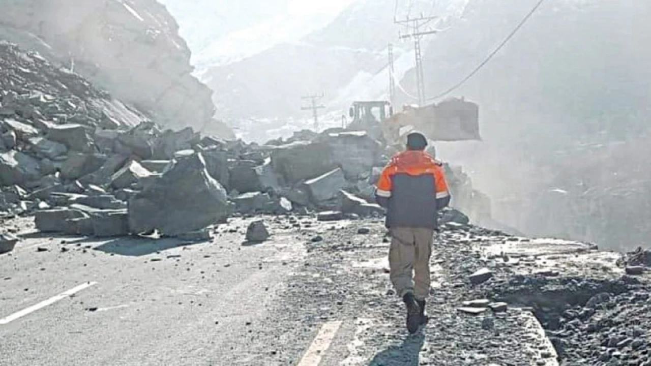 Landslides: Karakoram highway blocked again