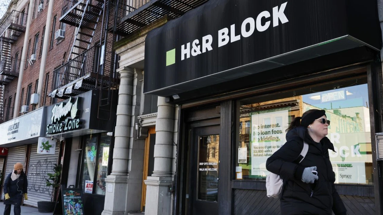 FTC cracks down on H&R Block for deleting tax data when users want to downgrade